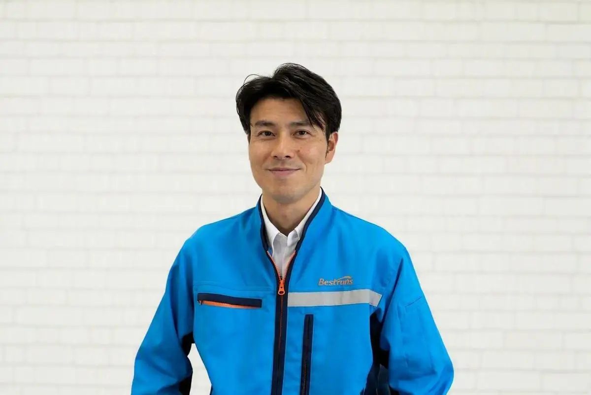飲食店スタッフからドライバーへ。手厚い研修とチームの支えで、配送から配車業務まで担う存在へ